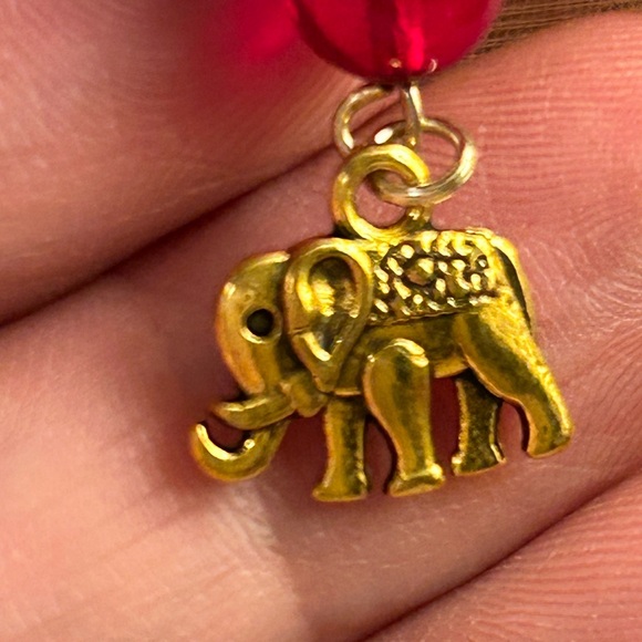 🐘Red Faux Suede necklace w Gold Elephant - Picture 6 of 7
